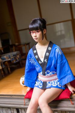 美女坐爱